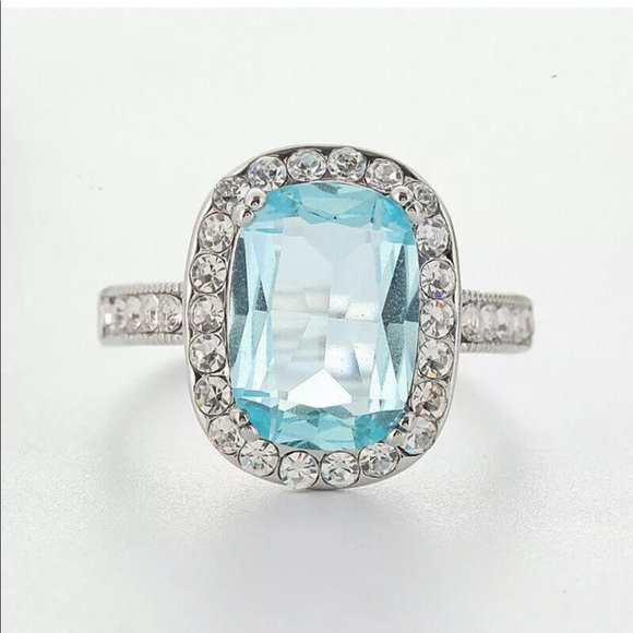 Jewelry - Gorgeous 925 Silver White Diamonds Aquamarine Ring